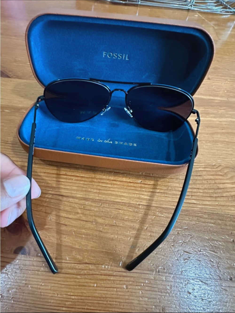 Fossil Men’s Black Aviator Sunglasses with Branded Case - Picture 5 of 5